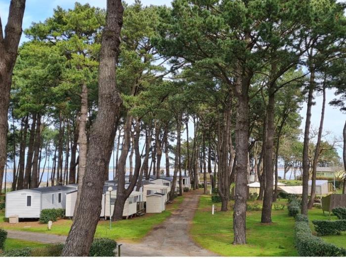 locatifs du camping ushua�a villages l'estuaire